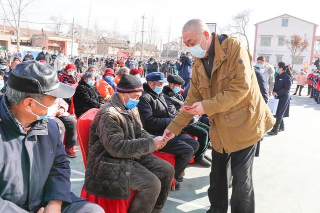 于东来没想到	，离过年不到20天，崔培军因一特殊举动再次口碑暴涨