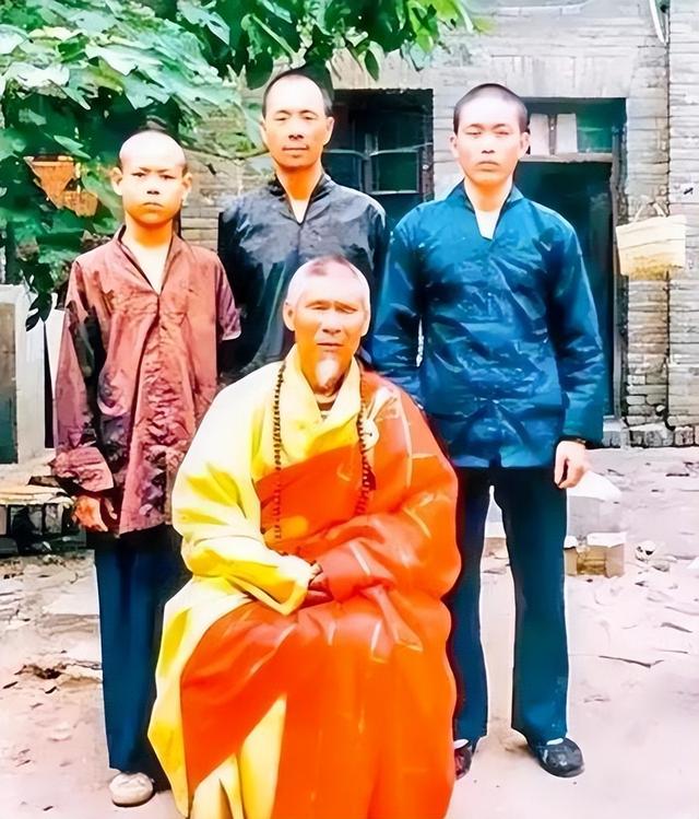 他是释永信的师弟，他自诩武僧总教头，但实际上他是当地的黑老大