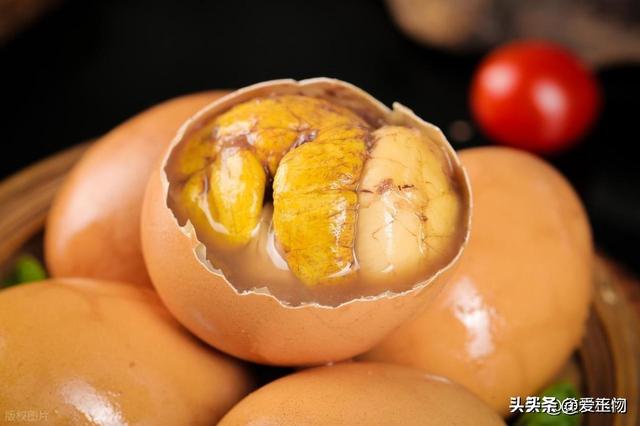 人造鸡蛋泛滥，成本只要1毛钱？应该如何分辨？这4种鸡蛋真要少吃