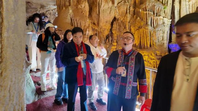 “冬游广西·康养河池”粤港澳大湾区旅行商踩线团走进巴马，共探文旅新机遇