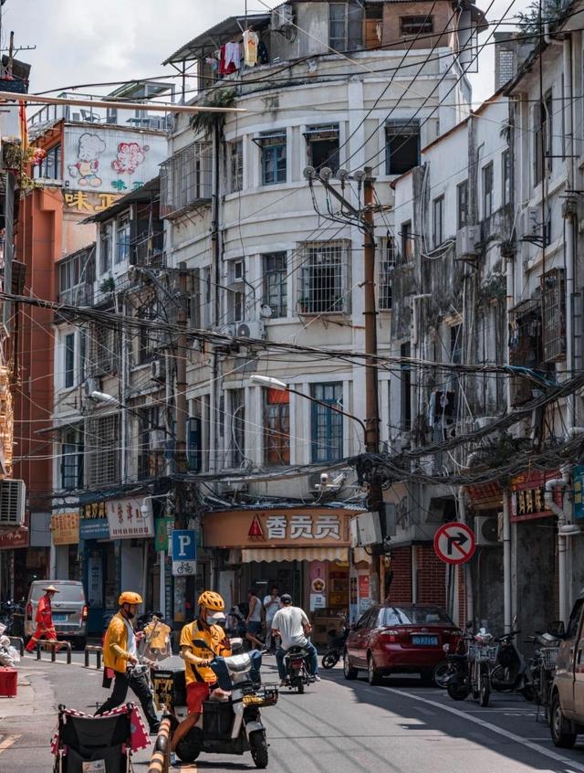 开元路是厦门市最早的马路，始建于1920年，承载着城市的时代记忆