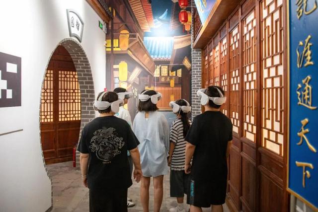 共庆华诞·月满台儿庄古城 | 2025双节假期漫游指南→