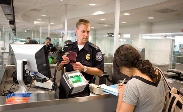 美国突然翻脸	，75国大门被锁，特朗普动了真格，中国却成唯一例外