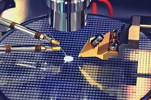 骆家辉警告中国：最好不要自主生产尖端芯片，这不是美国想看到的