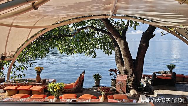 从柴米油盐到诗和远方：探访杨丽萍太阳宫，窥见两种人生！