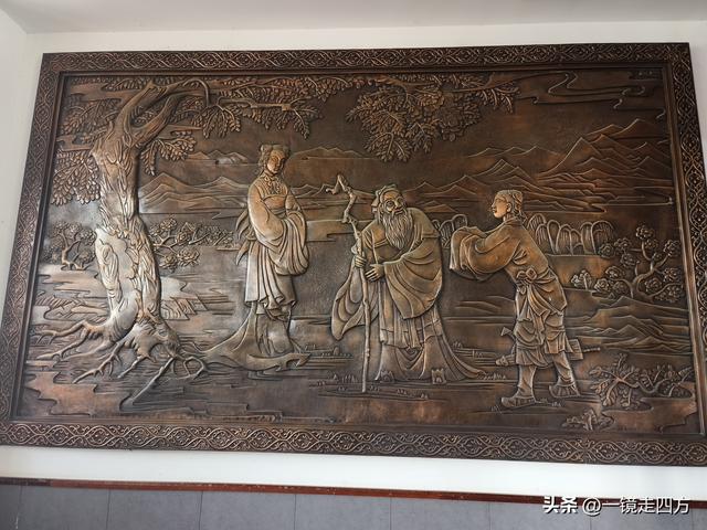 在“天仙配”传说的故事发生地孝感，建有一座“凤凰天仙城”