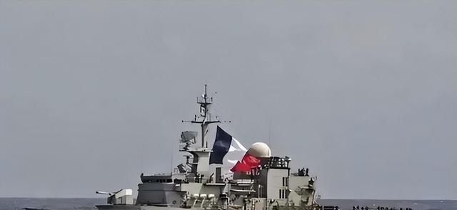 做好战斗准备！法国航母在南海追中国潜艇，被解放军40艘军舰包围