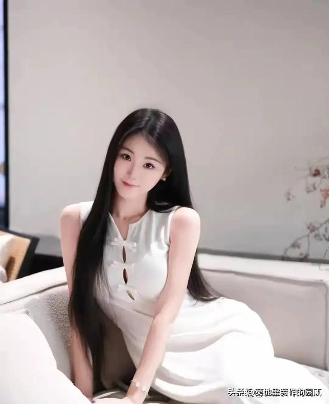 南京一国际学校女神,五官精致,樱桃小嘴,肤白貌美,太美