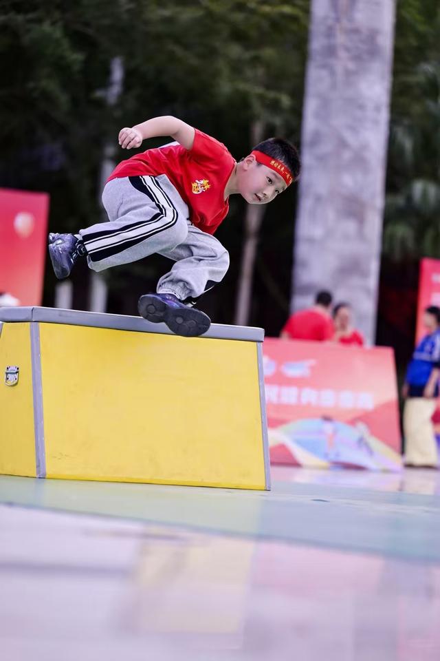 2025全国群众登山健身大会（保亭站）成功举办