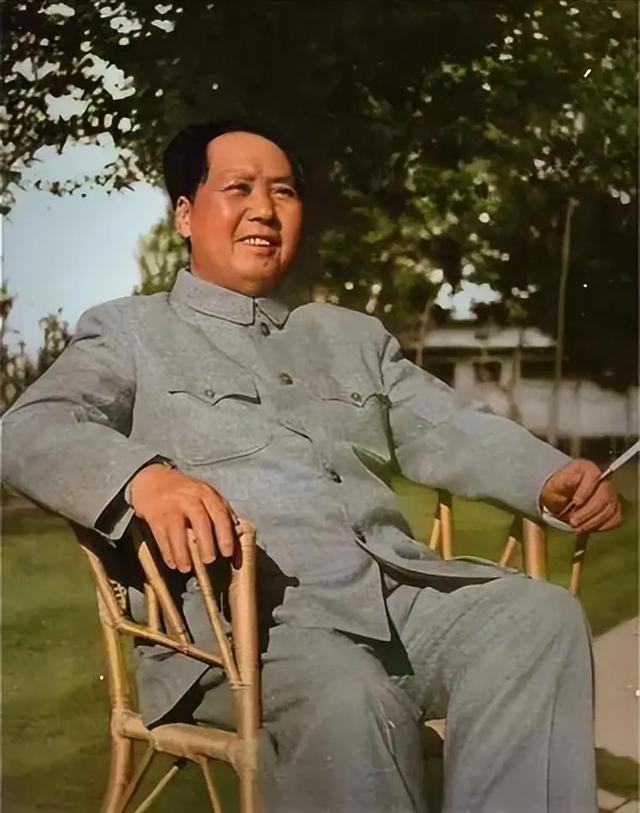 毛主席对尼泊尔首相说：你想把珠峰全部划归贵国？还有更好的办法