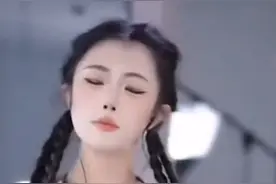 女主播模仿吴艳妮被封号，明码标价接受礼物，提供“一字马”表演图片