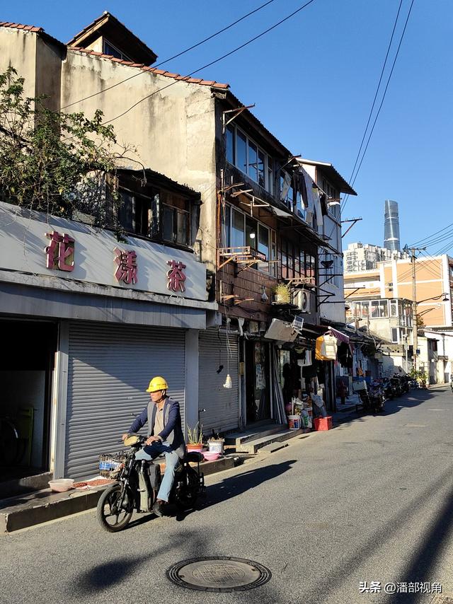 冬日暖阳里的上海街景