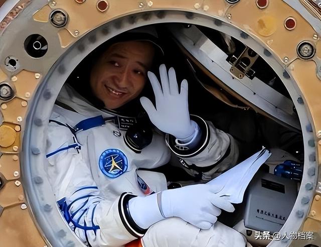 聂海胜妻子：在丈夫上太空前提出离婚，其中究竟隐藏了多少辛酸？