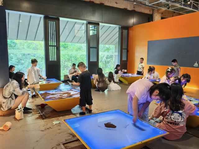 三场大赛嗨到年底！跟着冲浪赛游万宁，在暖冬里重温夏日