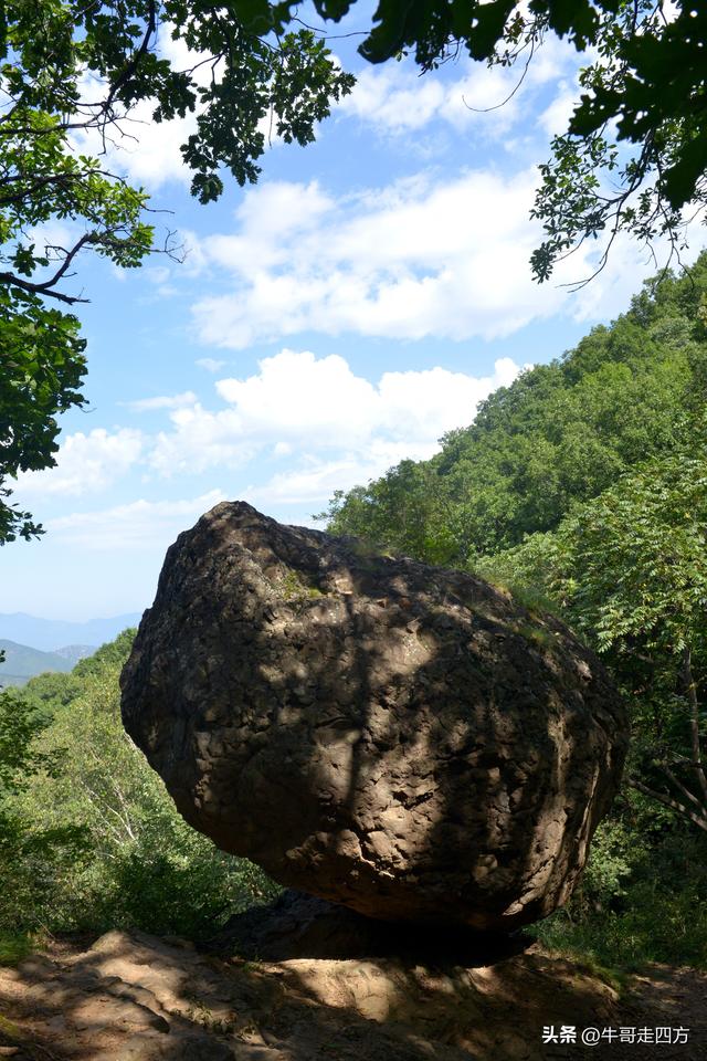 河北百草畔（上）：风动孤石悬险韵，蚁巡深岭蕴生机