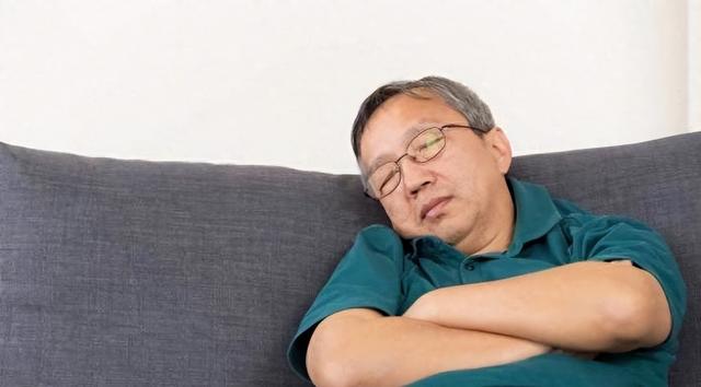 你的疲惫不是懒！低精力人群想“充电”，想办法戒掉这个习惯