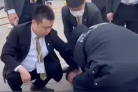 他们冲出去的身影，太帅了！图片
