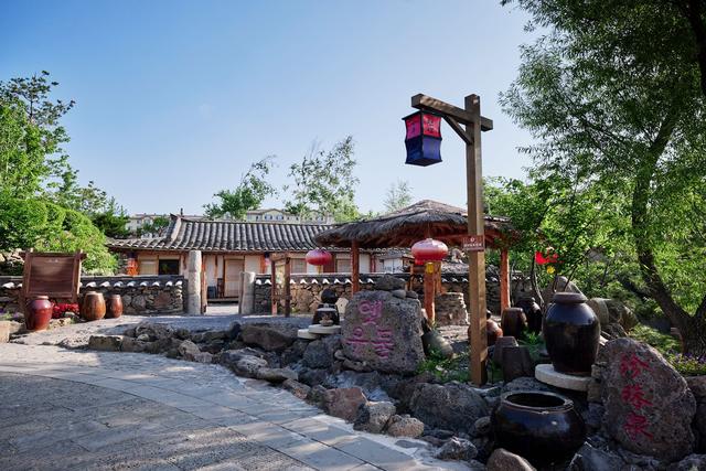 吉林白山千年崖城风景区，建筑充满朝鲜民俗风，让人一秒穿越千年