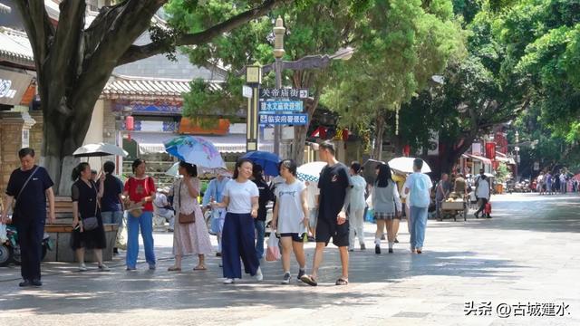 建水迎来暑期旅游“热潮”