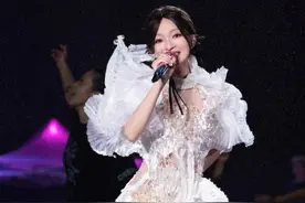 张韶涵油亮丝袜演唱会穿搭造型图片