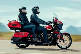 10 款适合长途骑行情侣的完美旅行摩托车图片
