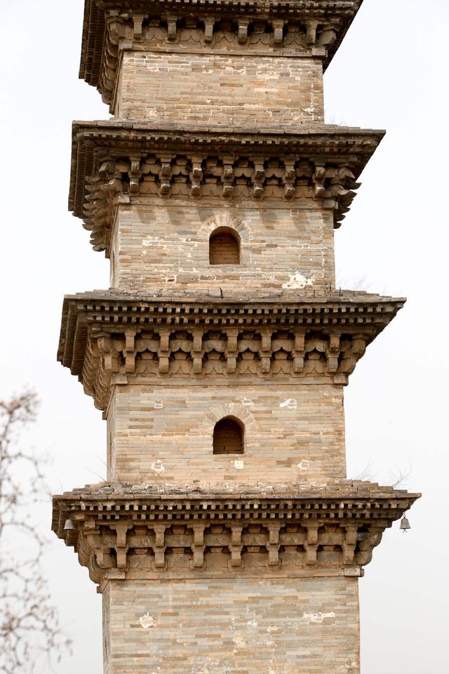 坡上孤塔——万荣八龙寺塔