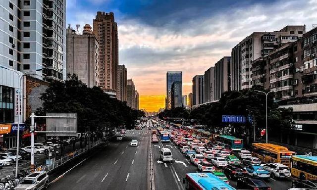 和老公在甘肃兰州住了半个月	，老公直接不想回去，直呼太安逸了～