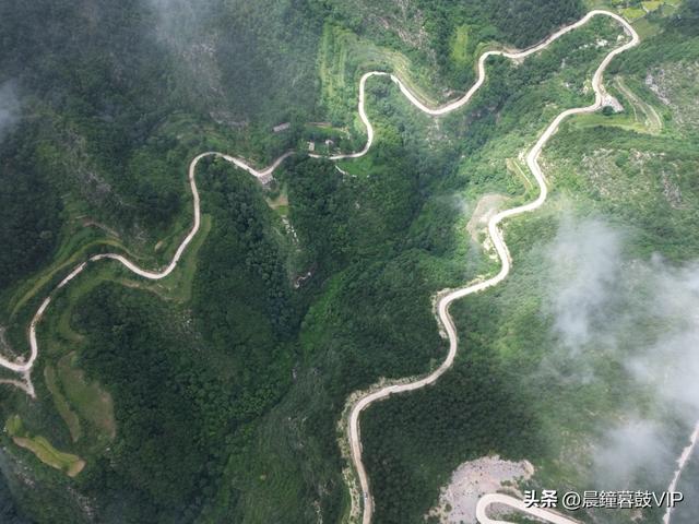 太行山平顺县的天路