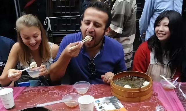 风向！彻底变了！第一批来华免签的外国人，回国后_戒断反应_明显