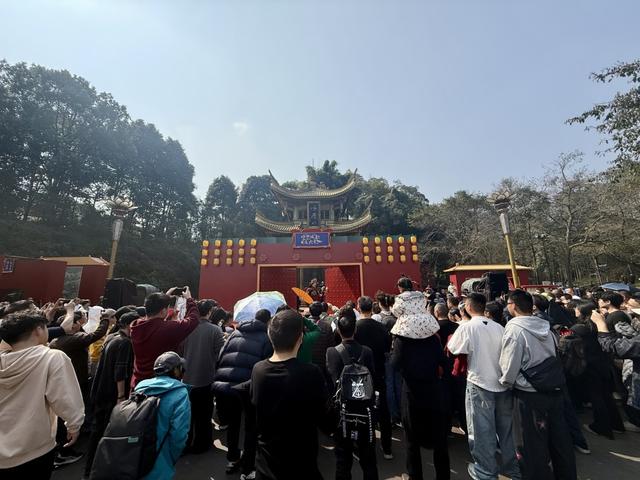 新春末尾峨眉盛景：紫禁城年俗邂逅非遗美食，MR科技添彩