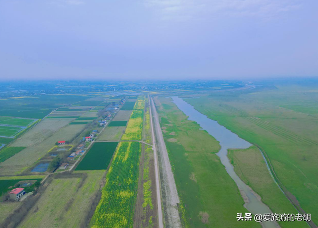 湖南这个城市毗邻长沙，没有高铁和火车，仅有一条高速公路过境