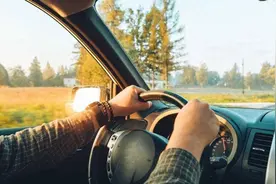 为什么普通人只买三者险就够了，不用买车损险？背后的原因很真实图片