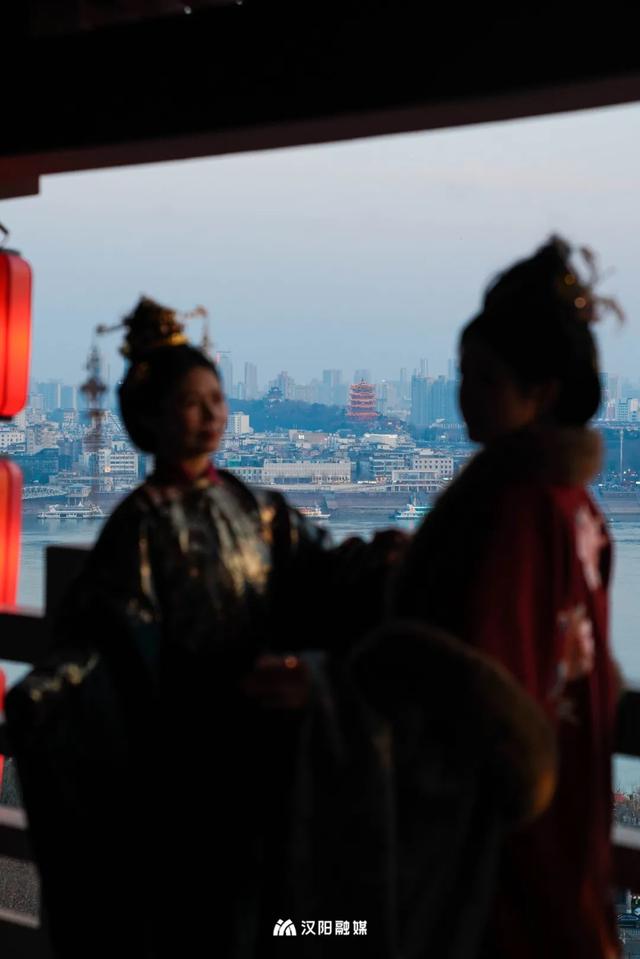 在汉阳高空看江,与大桥同框,知音殿最美机位来了!