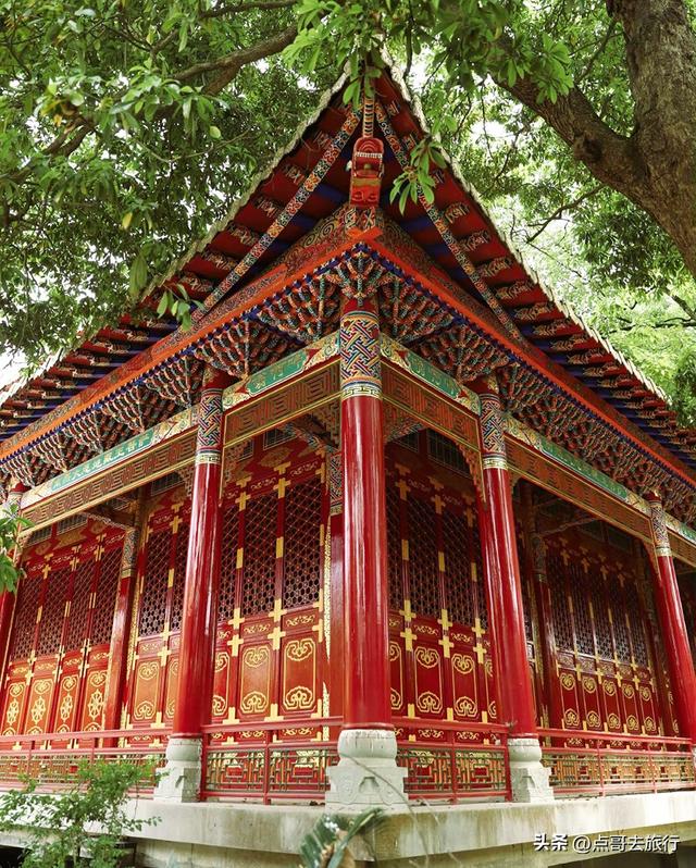 成都最不可低估的寺庙，金碧辉煌，充满皇家气度，公交可直达！