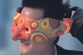 吴彦祖沙疯了，重新戴上面具帅翻了，网友:收手吧，外面全是阿祖图片