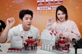 我在李佳琦身边，从露出一只手臂到走上台前图片