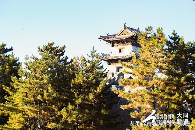 文瀛湖畔秋色浓 大同游客悠享漫步时光