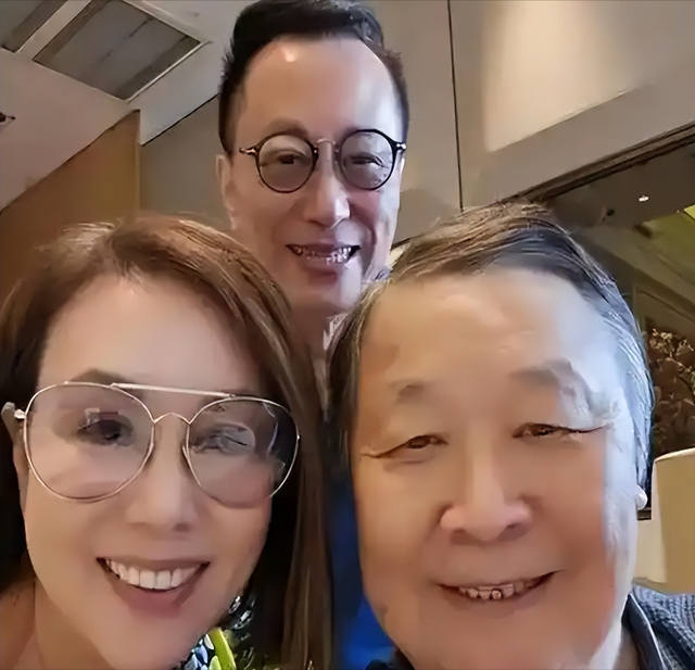 家花不如野花香！出轨保姆、逼死原配，如今过成这样只能算他活该