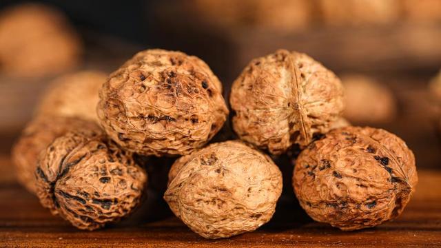 核桃立大功！研究发现：爱吃核桃的人，全身炎症、癌症风险都降低