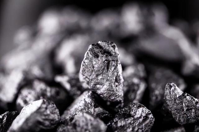 白银“比肩稀土”，成关键材料	，纽约对比上海，每盎司相差6美元