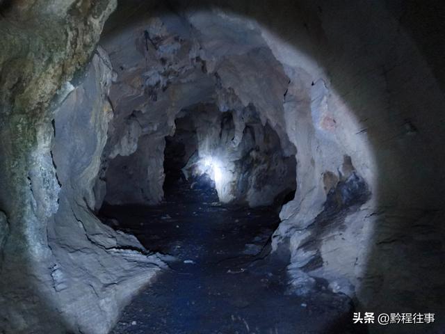 寻找一个古人类遗址不遇，居然无意间发现了一个躲匪洞