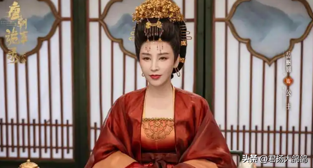 她19岁与导演私奔，在地下室裸婚连生3胎，今被丈夫用7部剧捧红