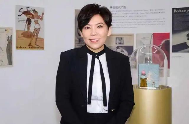 涉贪腐被带走、败光20亿	、移民改国籍	，邓亚萍身上的谣言太离谱