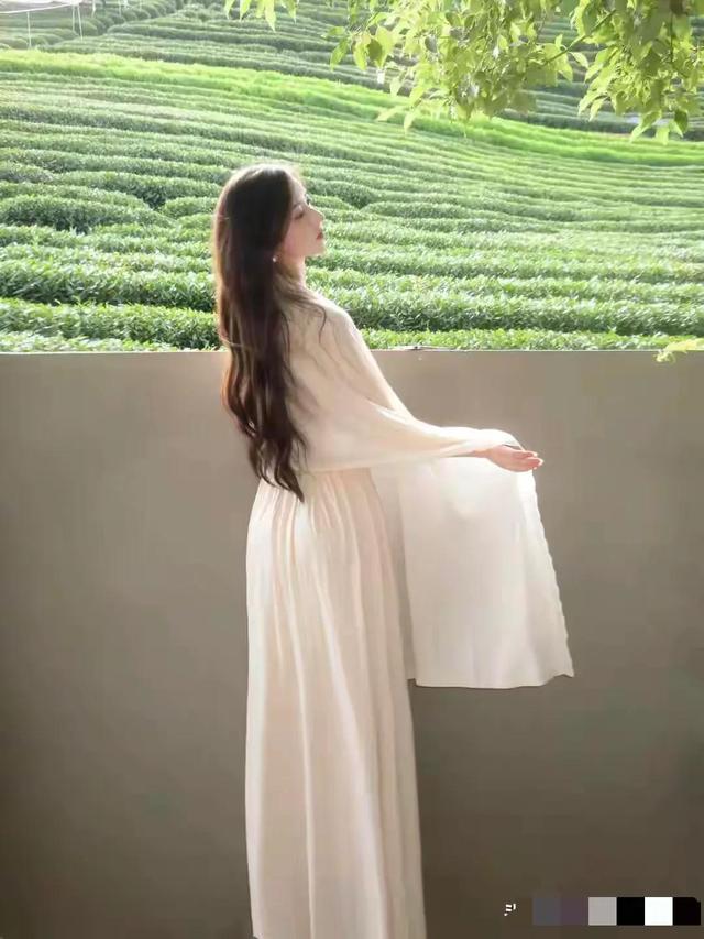 江西一校花好漂亮， 身高169cm，体重50kg 美的让人移不开眼