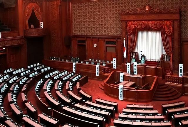 日本政坛巨震！166票封喉，公明党倒戈	，高市时代终结？中方回应