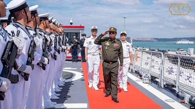 嘴上喊着中立，家里却迎来了美国军舰！中国心血竟成成美军跳板？