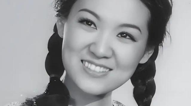 事业巅峰远赴美国，被老外“玩腻”后晚年回国，如今变成了这样！