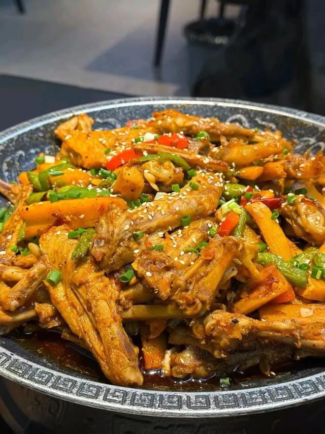 周末就冲！成都出发40min直达浪漫小城，喂海鸥逛古寺！