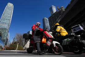 谁能接住刘强东亲手送的外卖？图片