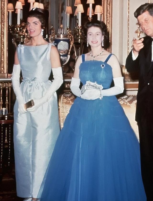 1961年杰奎琳评价大她3岁的英女王：一个如此平庸乏味的中年妇女